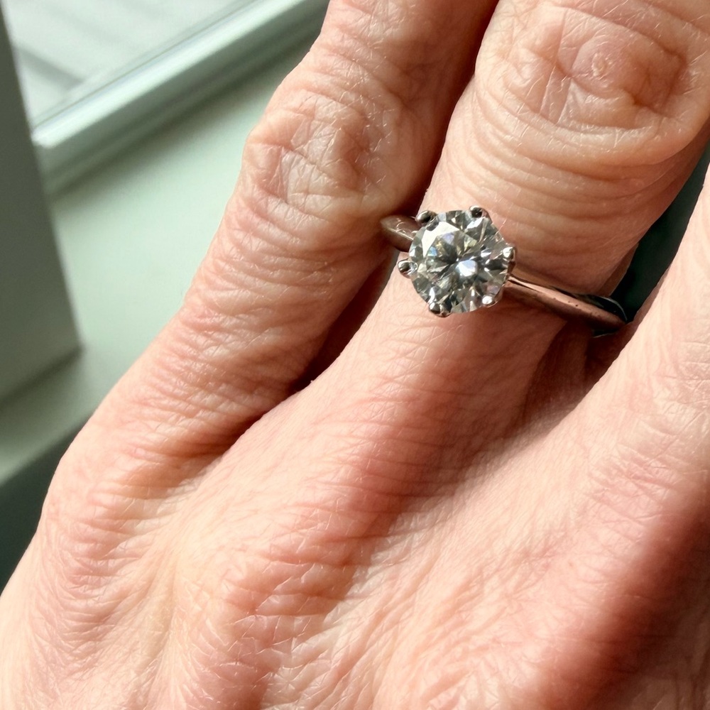 1.0 ct D round Moissanite in size 5 .925 band - Picture 5 of 6